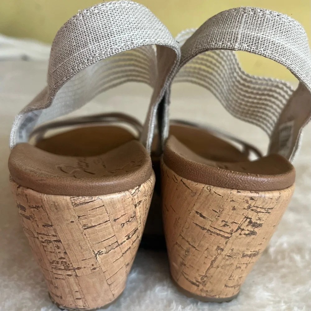 Skechers Women’s Beige Cork Wedge‎ Sandals Sz 9